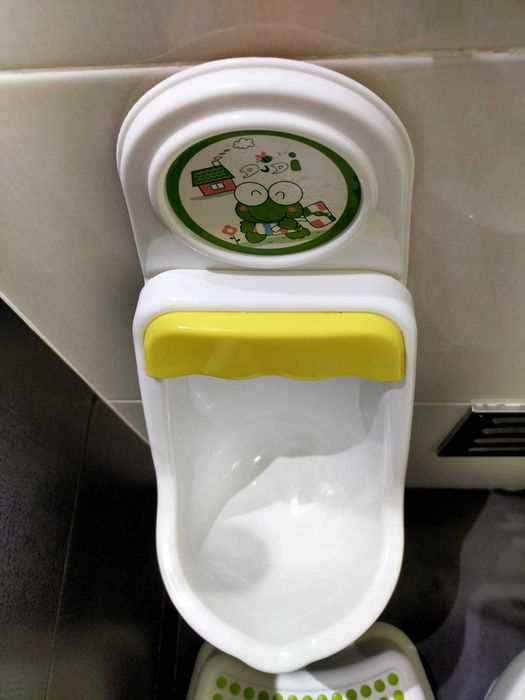 Urinol infantil com ventosas