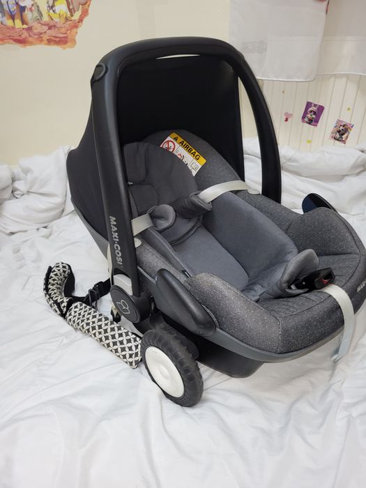 Fotelik Maxi-cosi pebble pro i size + kółka  + pasek, 0-13kg