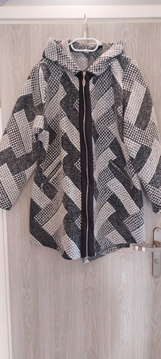 Kurtka  z kapturem ciepła