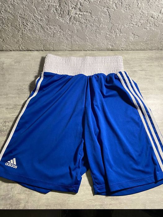 Боксерська форма Adidas Perfomance 
Стан:10/10(Одягнена 1 раз)
Всі бір