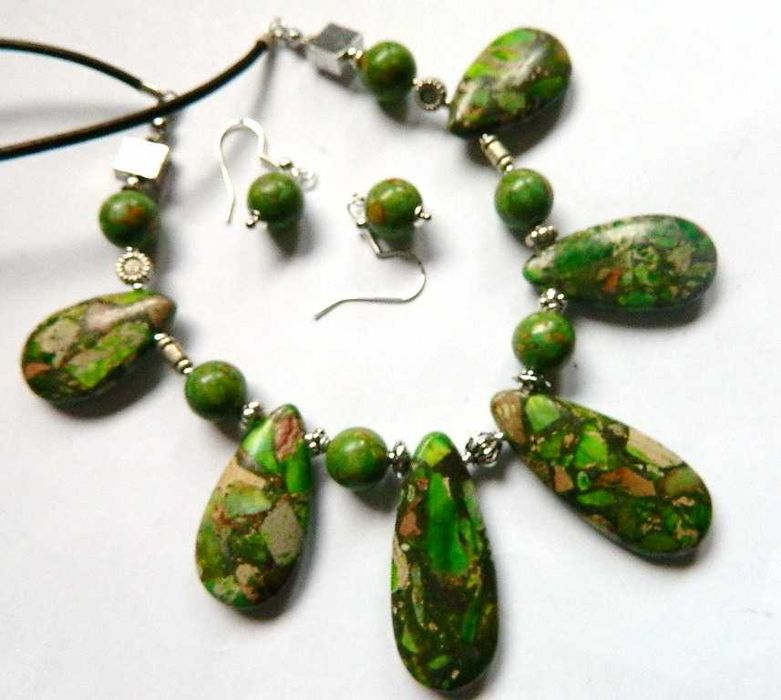 Zielony jaspis cesarski, okazały naszyjnik, kolia i kolczyki, komplet