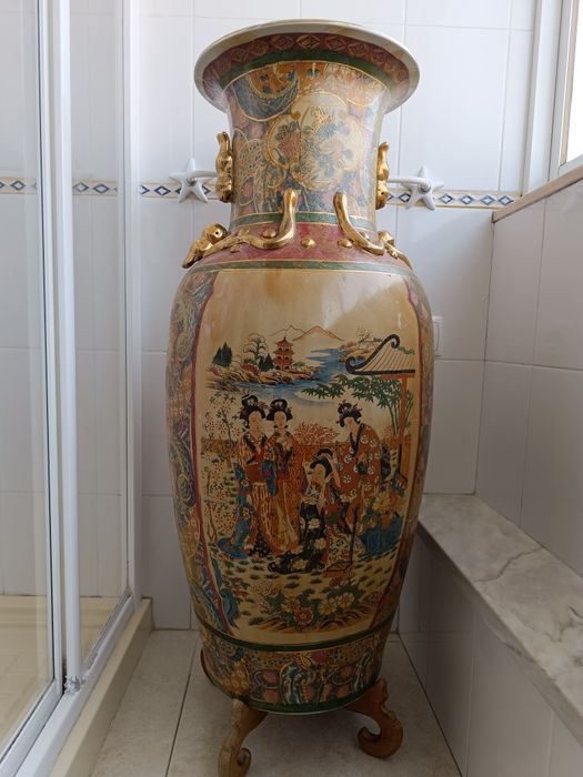 Hand-Painted Oriental Decorative Porcelain Vase