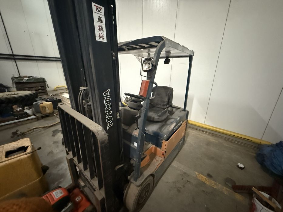 Wózek widlowy toyota elektryczny