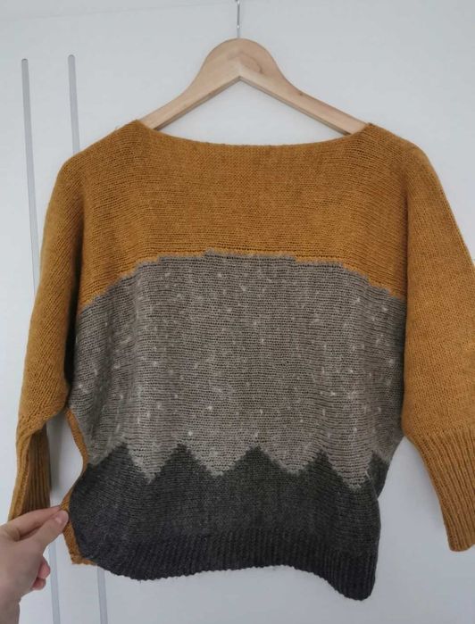 Sweter musztardowy w paski