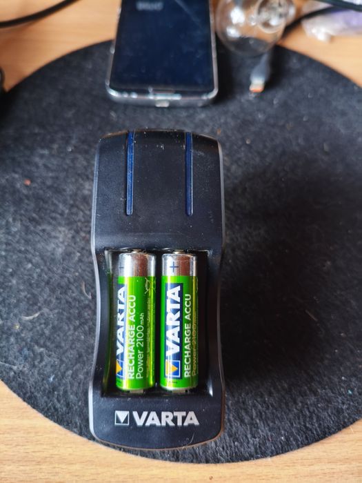 Varta зарядний пристрій