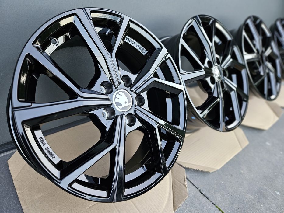 SKODA KAROQ 17 " Nowe 5x112 Octavia Yeti Superb Felgi Czarne Alufelgi