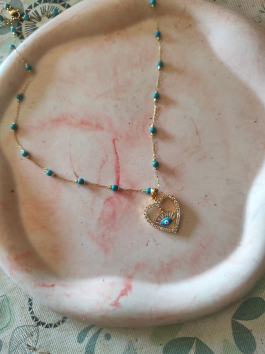 Colar em aço dourado