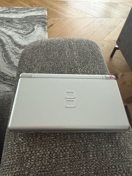 Sprzedam nintendo ds lite bardzo ladnym stanie