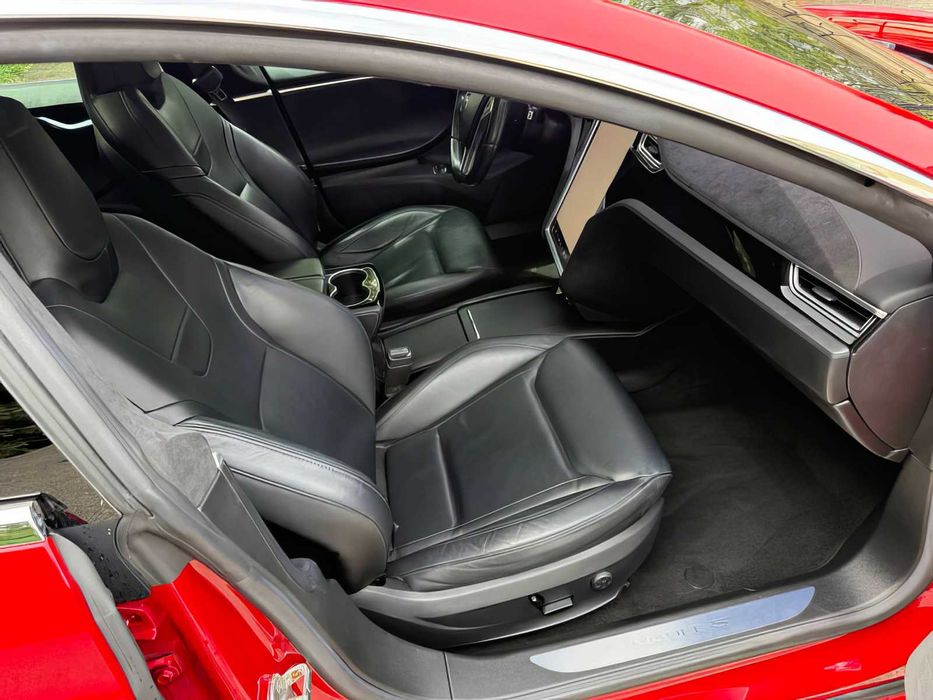 Tesla Model S 90D      2016