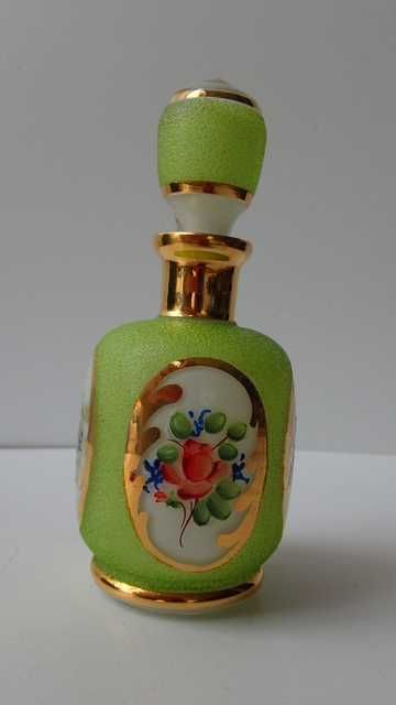 Garrafa em vidro opalino pintado à mão