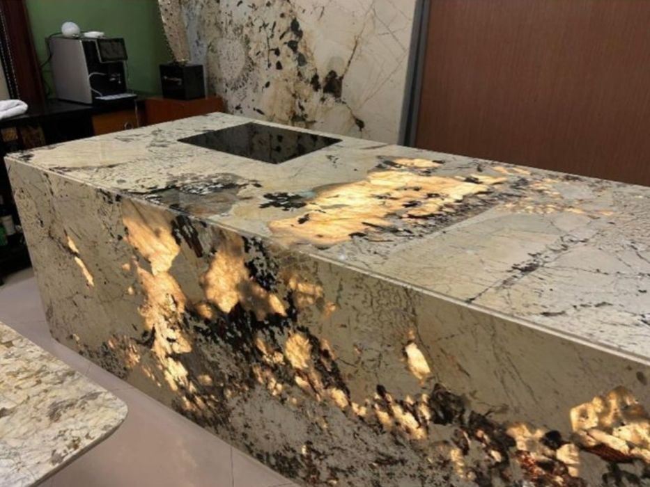 Натуральный камень оникс кварцит. Мебель бар ресепшн