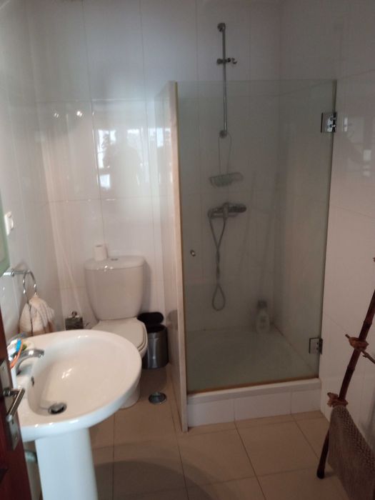 Quarto mobilado no centro de Espinho