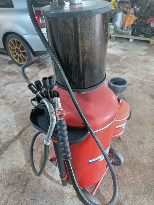 Máquina aspirar óleo e máquina para colocar valvulina