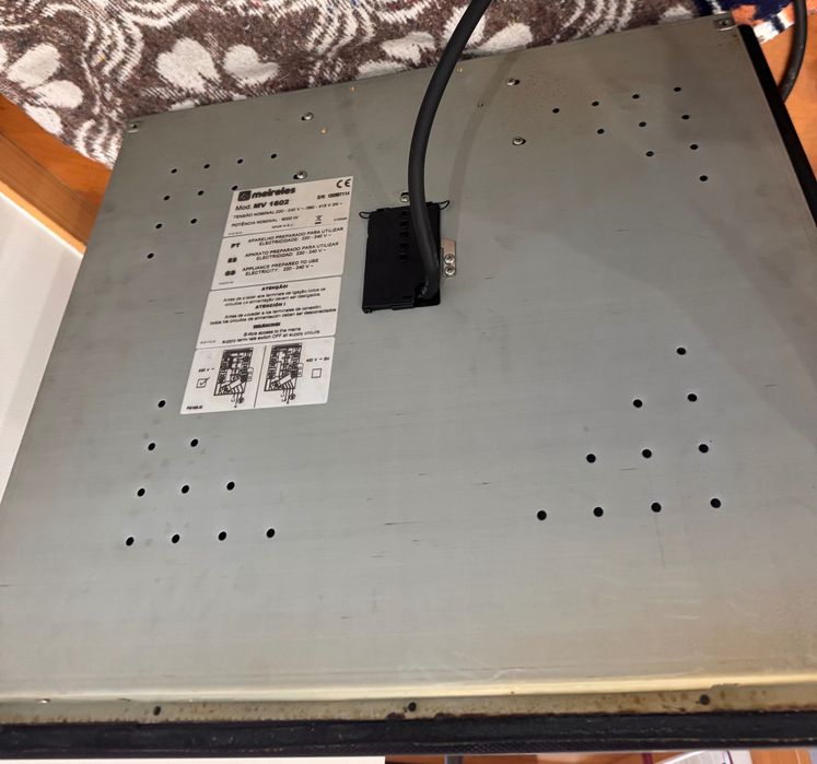 Placa vitrocerâmica Meireles MV 1602 – Usada, em bom estado