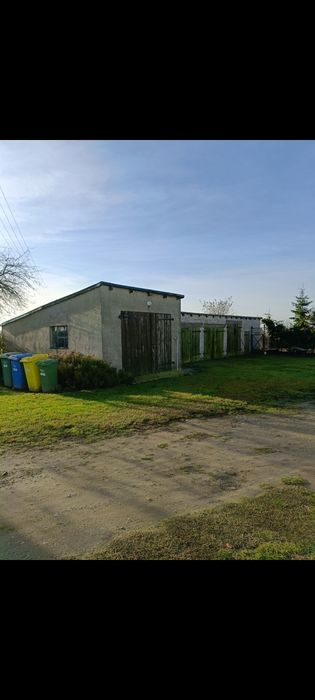 Dom w zabudowie zagrodowej z ziemia rolna i las