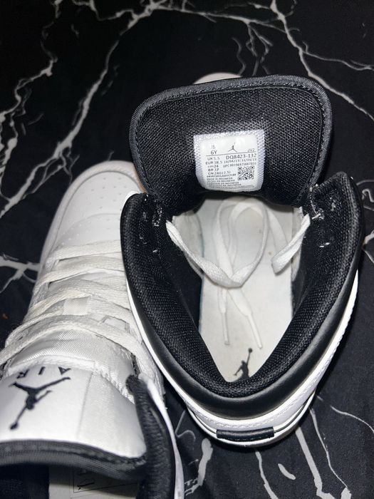 Air jordan 1 mid branco / preto tamanho 38.5