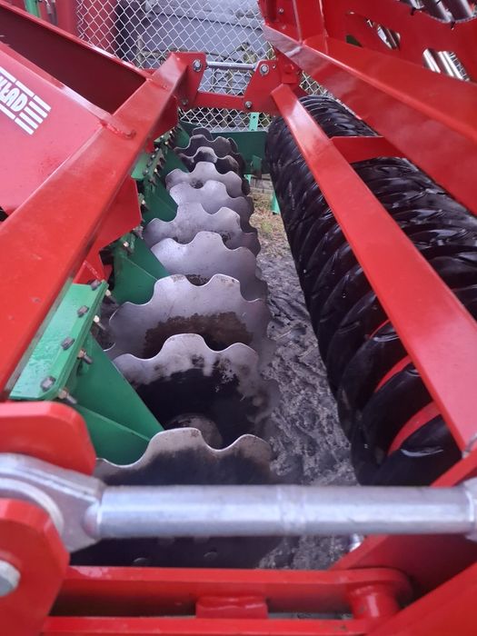 Siewnik agregat uprawowo siewny talerzowy agro masz SN 300