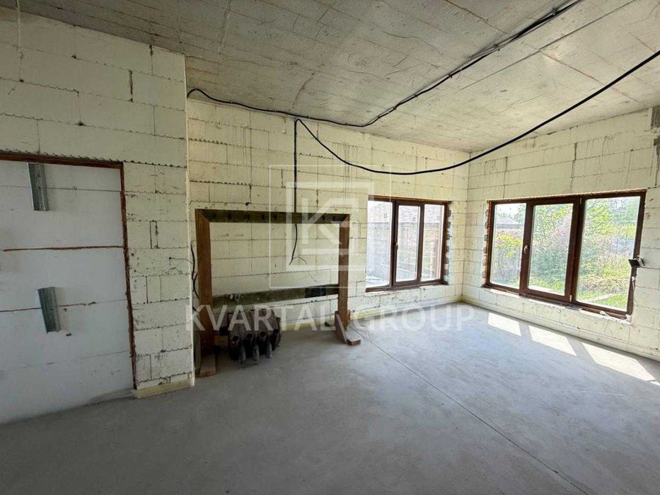 Продаж просторого будинку 180 м² з гаражем та укриттям !