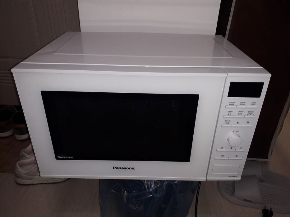 Микроволновка инверторная Panasonic.  Большая. В идеальном состояни.