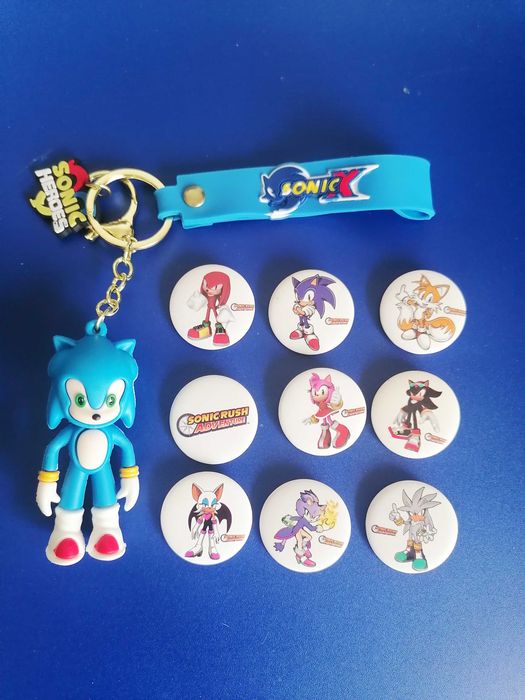 Porta-chaves 3D e 9 crachás SONIC