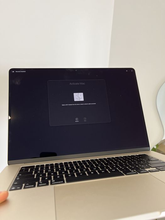 На деталі MacBook Air 15 M5 A3448