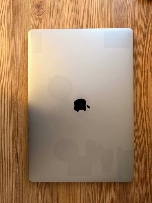 MacBook Pro 32GB RAM i9 1TB SSD