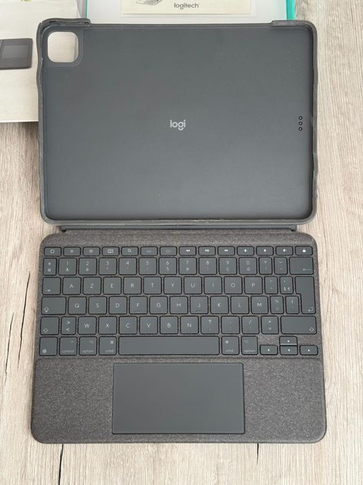 Чохол-клавіатура Logitech Combo Touch для iPad Pro 11 (920-010144)