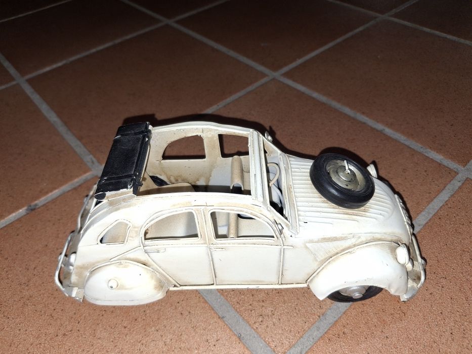 Veículos em chapa decorativos