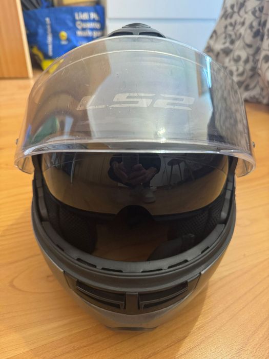 Yamaha Nmax 125 de garagem, inclui Casaco, capacete, top case e luvas.