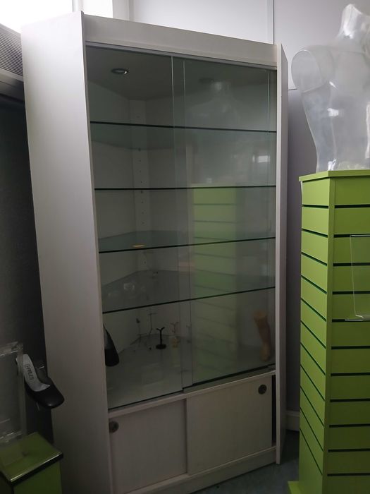 Vitrines, Moveis, Multipainel, Bustos Balcões Novos A PREÇOS LOW COST PARA DESOCUPAR
