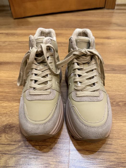 Нові  зимові кросівки