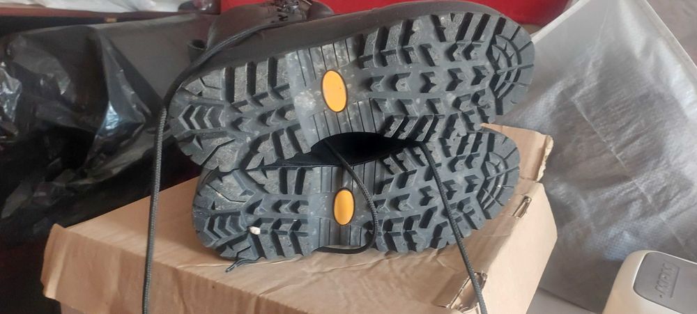 Бєрци чорні шкіряні 41 розмір