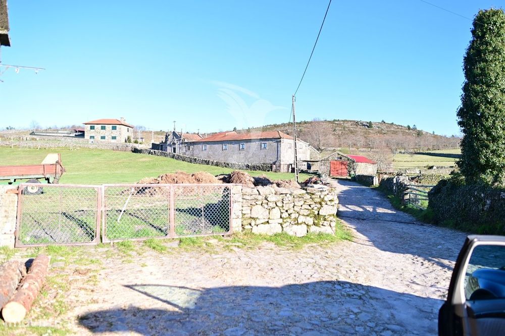 Casa Rústica com 5 Quartos – Ideal para Turismo Rural — Venda Nova E Pondras, Vila Real