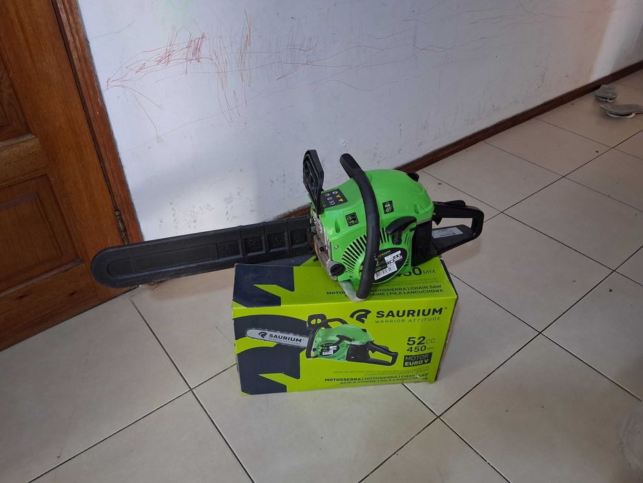 *Motosserra ( Saurium) pouco uso