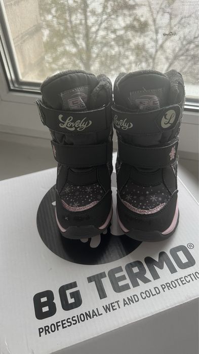 Зимове взуття для дівчинки