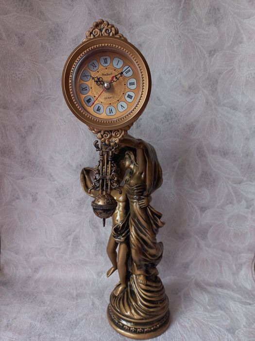 Настільний декоративний годинник