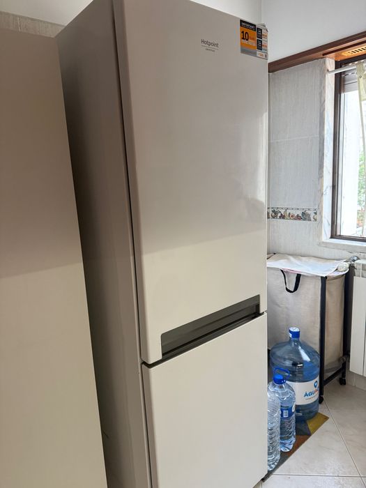 Frigorífico Combinado HOTPOINT- EAN ARISTON H8 A1EW (Low Frost - 5862497 8007842953886 188.8 cm - 338 L- Branco) — Excelente Condição, Como Novo