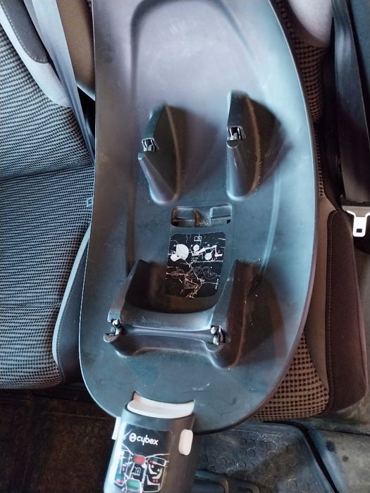 Fotelik cybex z bazą do 13 kg