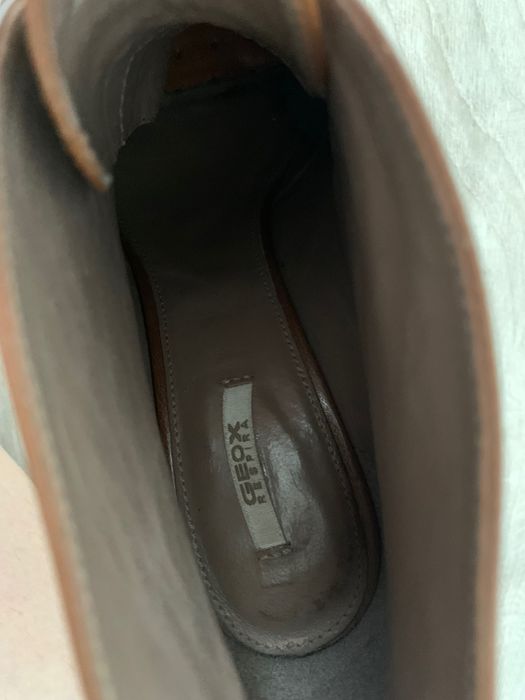 Черевики жіночі з червоною підошвою