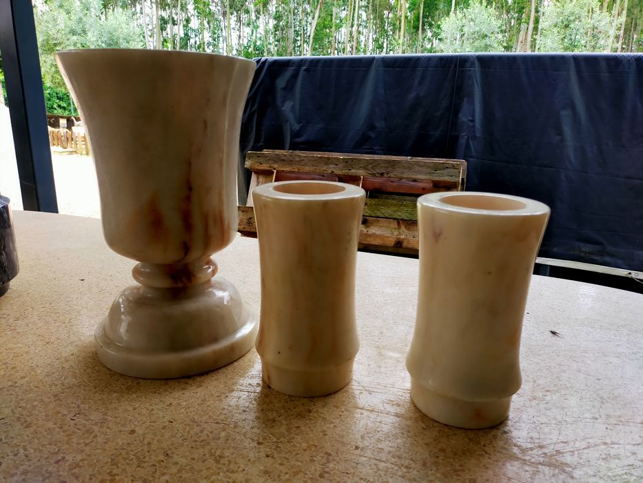 Jarras em pedra mármore