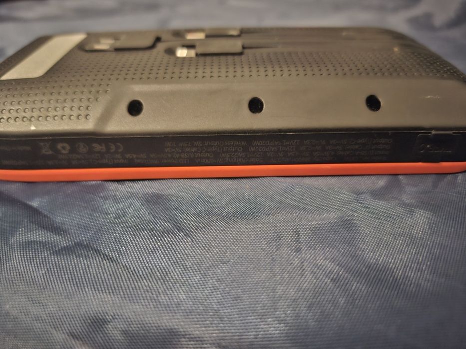 Powerbank solar portátil de alta capacidade (38.800 mAh / 3.7V)