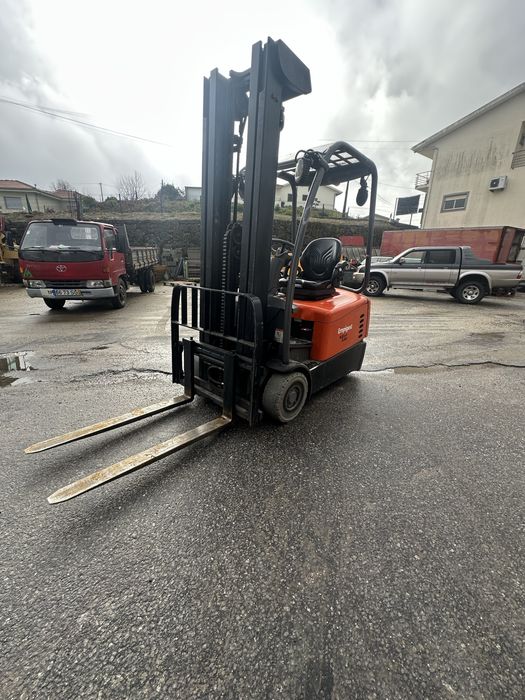 Empilhador Crown eletrico revisionado com poucas horas