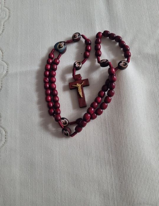 Różaniec z drewna św.Charbel z Libanu z Annaya.