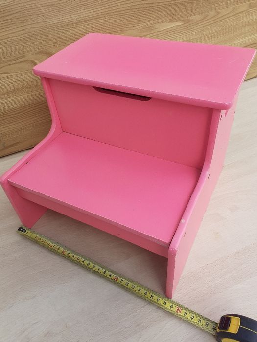 Bancos de criança com arrumação