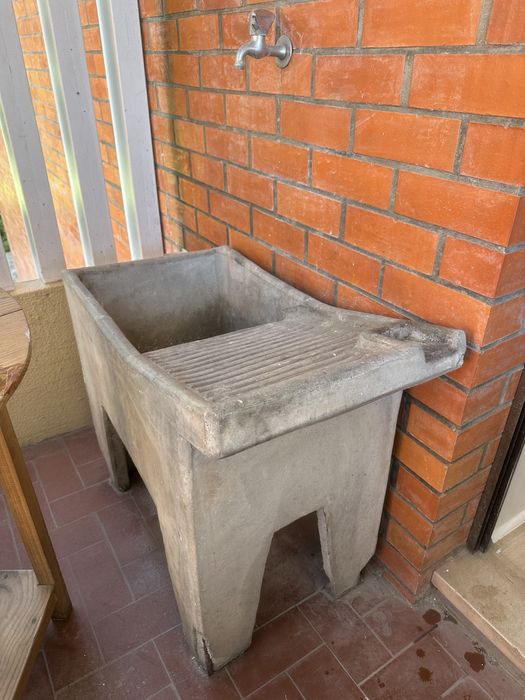 Tanque de lavar a roupa em cimento