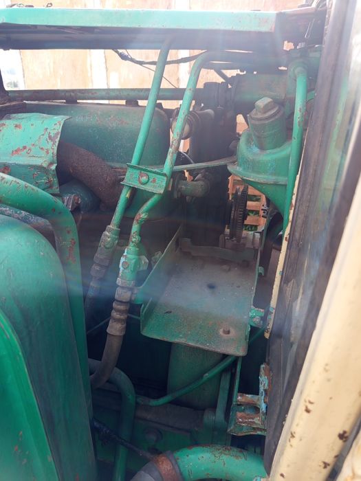 Екскаватор ЮМЗ 6