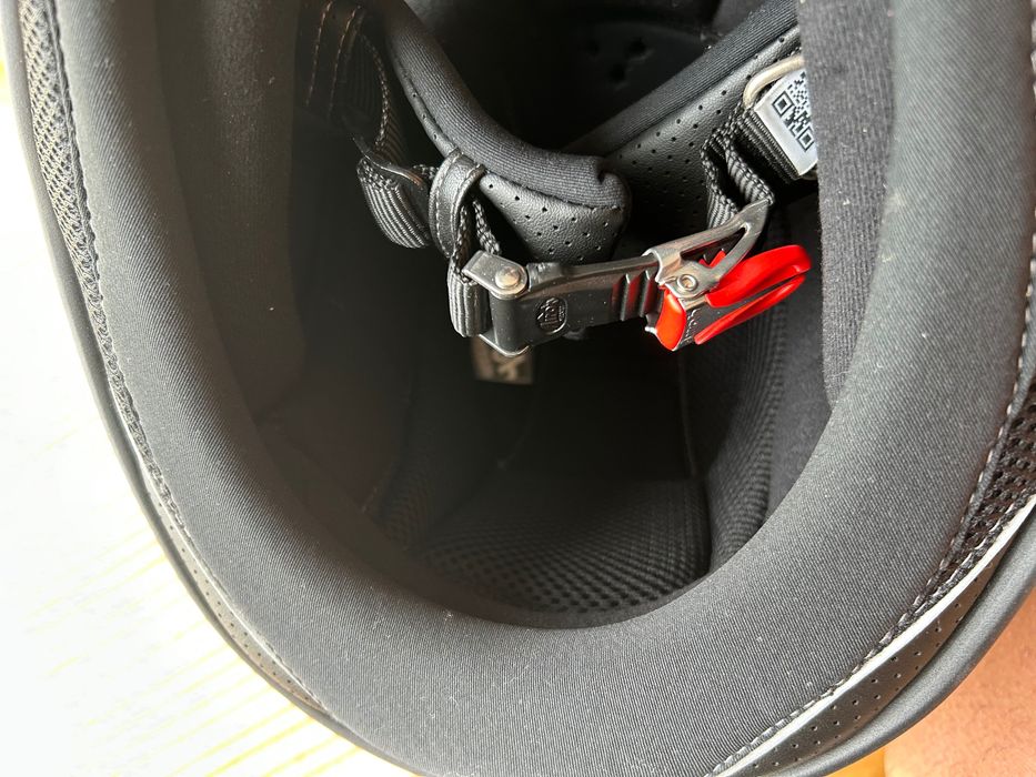 Capacete Airoh, modelo Spark