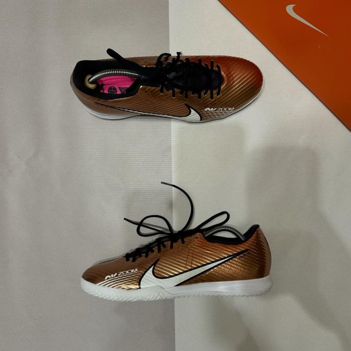 Нові футзалки Nike Zoom Vapor 15 Academy IC в розмірах 20