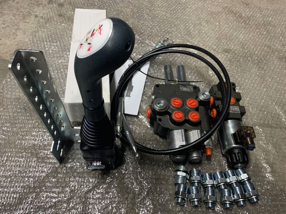 Распределитель с джойстиком на тросах на  КУН МТЗ.