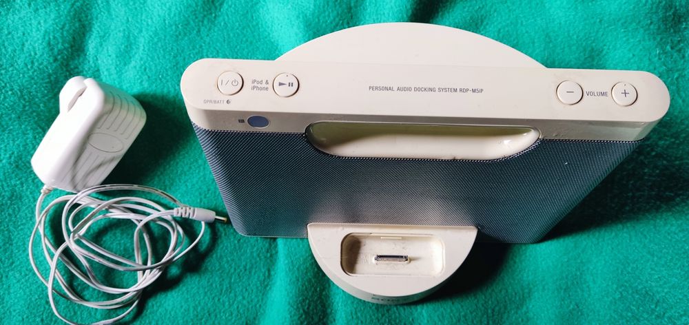 Leitor Sony RDP-M5ip para iPod ou iPhone de 30 pinos .